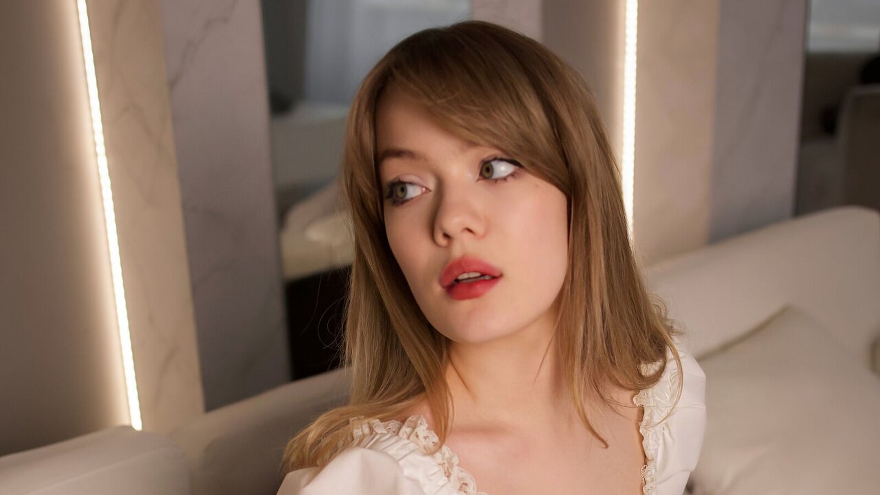 AleysBloomy Free Naked Private