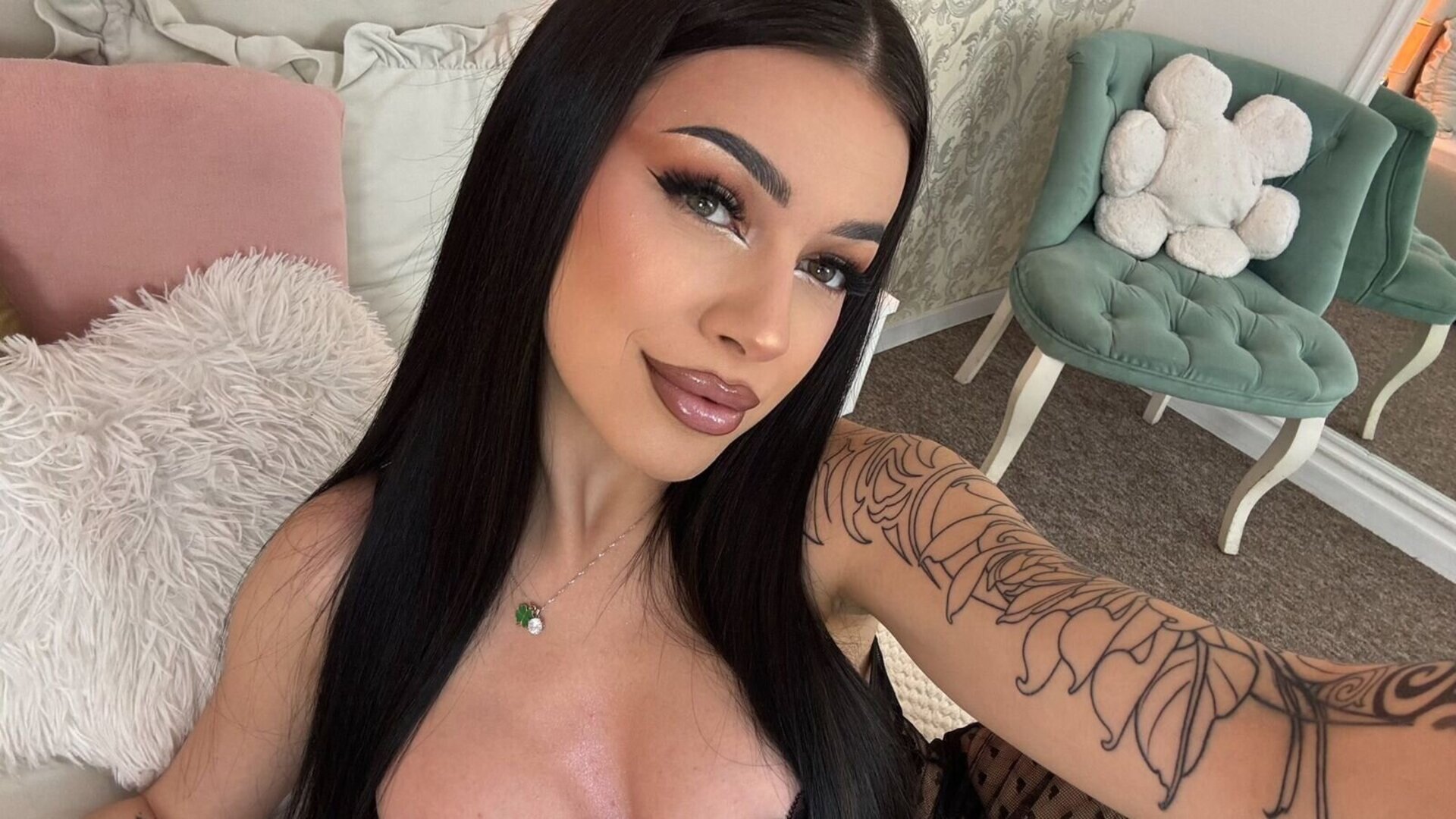 AriaVex Free Naked Private