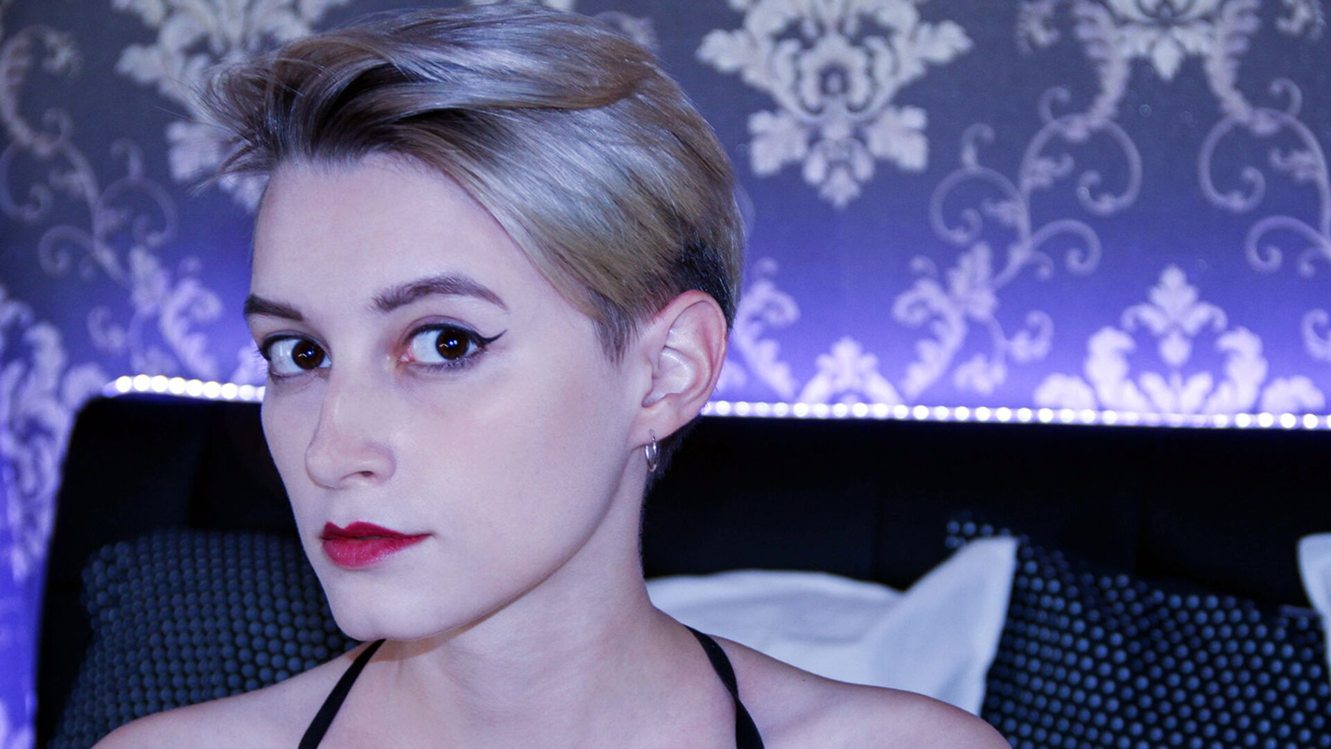 AvelineGotye Free Naked Private