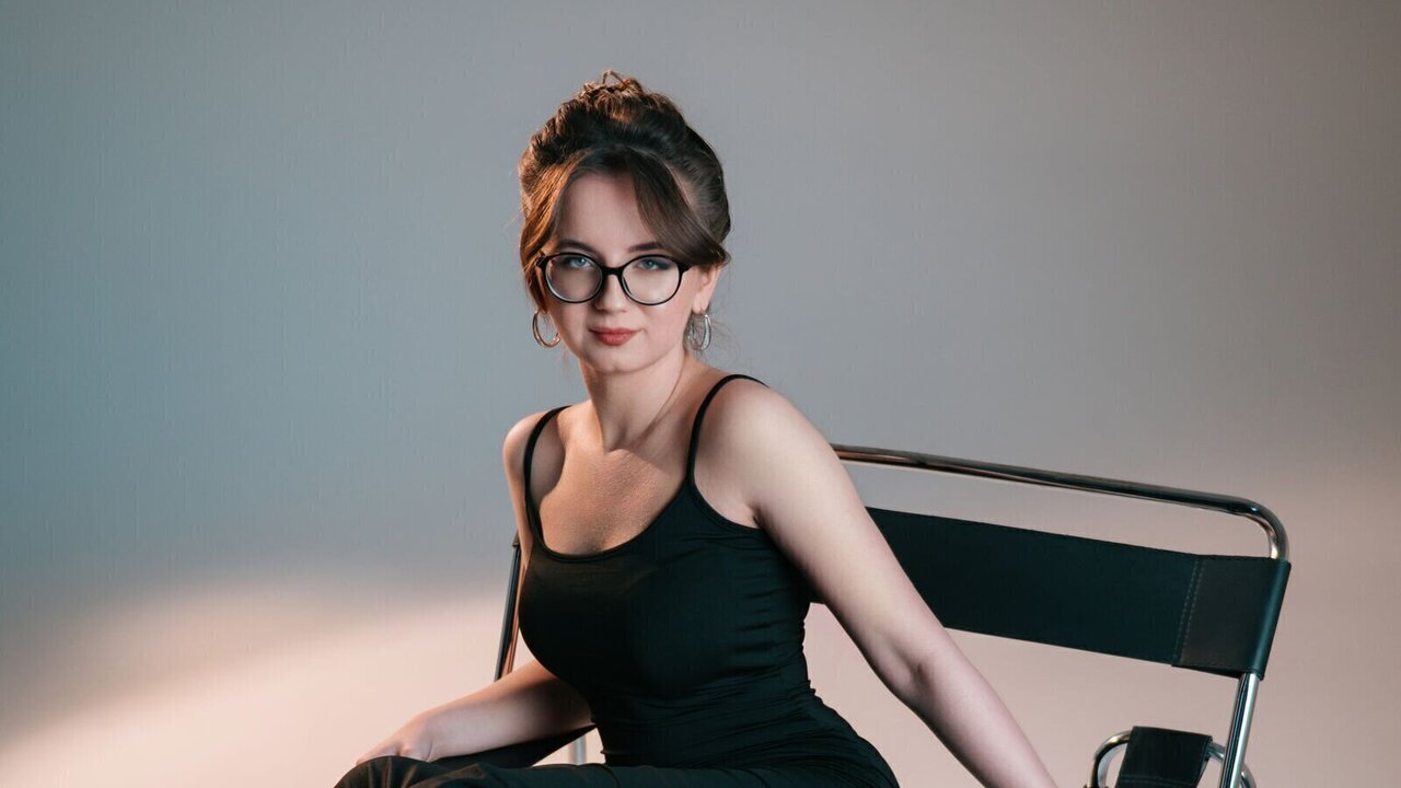 MoliLevran Free Naked Private